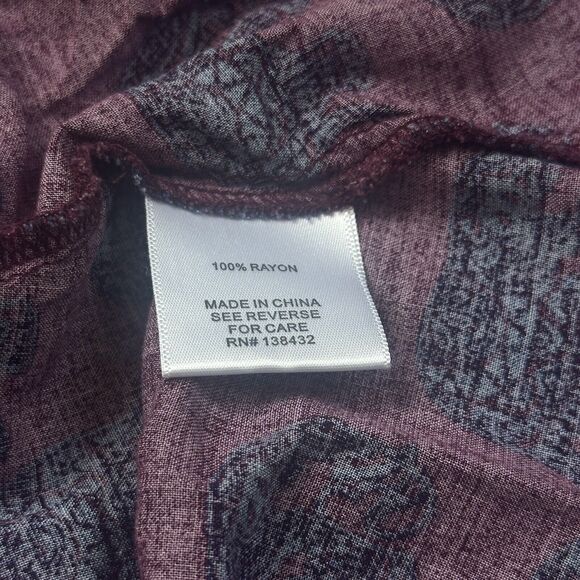 ModCloth Women's M Elephant Print Button Down Collared Asymmetrical Hem - Picture 10 of 10